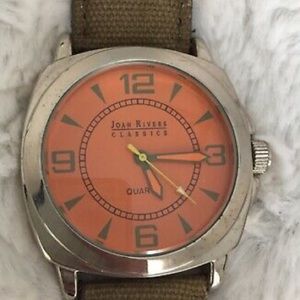 ⭐️FREE WITH PURCHASE⭐️ JOAN RIVERS -LARGE FACED WATCH  -WORKING BATTERY.